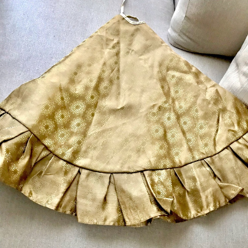 Martha Steward Christmas tree skirt. Antique gold